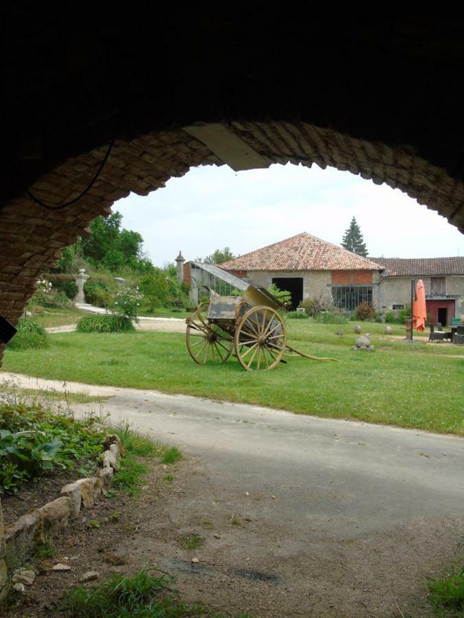 Eco Logis De Chantegrolle Champagne-Mouton Exterior photo